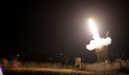 Cận cảnh lá chắn 'Vòm Sắt' Israel đánh chặn rocket trong đêm