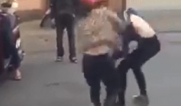 Nguyên nhân vụ nữ sinh cấp 3 bị đánh hội đồng, lột đồ trước cổng trường