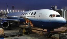 Chuyến bay bị hoãn bất ngờ vì nữ phi công nói nhảm