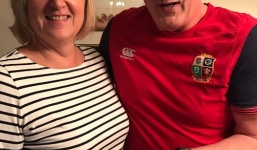 Người phụ nữ để giành socola chồng tặng suốt 33 năm