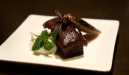 Quán bar Nhật Bản phục vụ côn trùng dịp Valentine