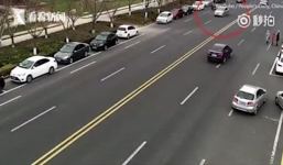 Anh chàng cưỡi ngựa trên phố và cái kết bất ngờ