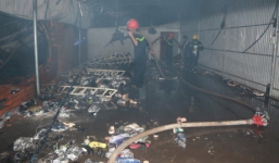 Hỏa hoạn tại cửa hàng quần áo, 2 mẹ con tử vong