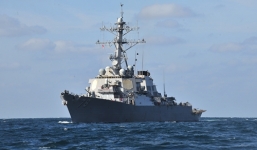 Nhiều chiến đấu cơ Nga bị tố 'áp sát nguy hiểm' khu trục hạm Mỹ 