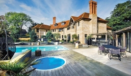 Sân golf siêu rộng tại siêu biệt thự 16 triệu bảng Anh