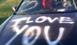 Những cách tỏ tình kỳ cục nhất thế giới