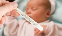 Bé trai 2 tuổi tử vong nghi do viêm não mô cầu