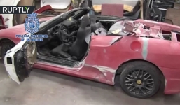 Bắt 3 đối tượng sản xuất siêu xe Ferrari và Lamborghini 'nhái' để bán