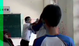 MXH 'dậy sóng' với clip thầy trò đánh nhau trong lớp học
