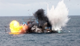 Nổ tàu cá khiến 11 người bị thương, 1 người mất tích