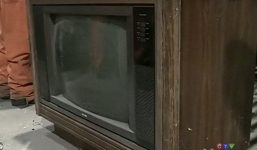 Giấu tiền tỷ trong chiếc tivi cũ, 30 năm sau mới tìm lại được