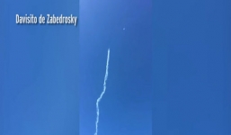 Video UFO suýt đâm vào chiến đấu cơ Chile