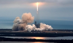 Tên lửa SpaceX tiếp đất thành công sau khi tiếp tế cho trạm vũ trụ ISS