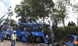 Xe bus mất phanh đâm cột điện, 14 người chết thảm ở Philippines