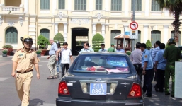 Xe biển xanh của Phó chủ tịch quận 9 đỗ sai bị chỉ đạo lập biên bản