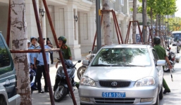 Xe biển xanh đỗ lấn chiếm vỉa hè bị phạt