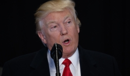 Trump hoãn ra sắc lệnh cấm nhập cảnh mới