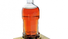 Video: Cận cảnh chai rượu rum đắt nhất thế giới giá 100.000 euro