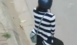 Xôn xao clip bắt bạn gái quỳ gối giữa đường xin lỗi