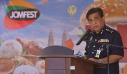 Malaysia: Cảnh sát đột kích chung cư, truy tìm mẫu hóa chất