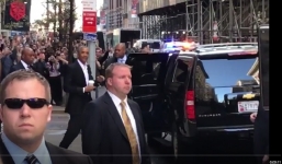 Video: Náo loạn khi Obama 'tái xuất' tại New York