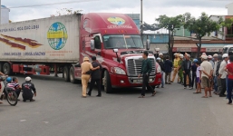 Bị xe container cuốn vào gầm, nữ sinh lớp 8 tử vong