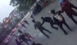 Clip 2 nhóm thanh niên hỗn chiến trên phố Hà Nội: Công an vào cuộc