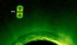 Clip: UFO có kích thước sao Thổ lướt qua Mặt Trời