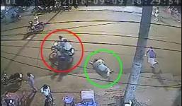 Người phụ nữ ngã lộn nhào khi tên cướp giật dây chuyền