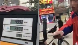 Clip màn chất vấn giữa khách hàng với nhân viên cây xăng đổ thiếu