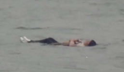 Người phụ nữ nhảy sông tự tử nhưng không chìm vì quá béo