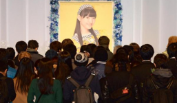 Nhiều người hâm mộ đến đưa tang sao nữ Nhật ra đi ở tuổi 18