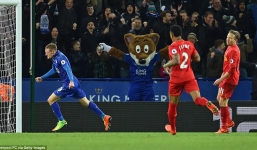 Sa thải HLV, 'Bầy cáo' thăng hoa vui dập 'Quỷ đỏ'