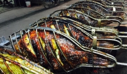 Kiếm bộn 3 triệu mỗi ngày nhờ bán cá nướng Tây bắc ở vỉa hè Hà Nội