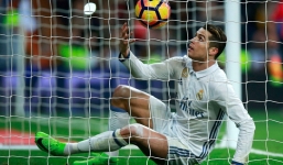 Ronaldo tỏa sáng giúp Real thoát thua, tạm mất ngôi đầu