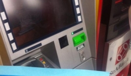 Rút tiền tại ATM khách hàng tá hỏa nhận lại toàn giấy in 500.000 VND
