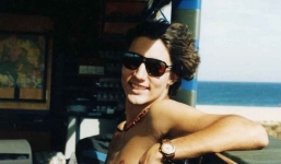 Thủ tướng Canada gây sốt vì quá đẹp trai trong ảnh thời trẻ