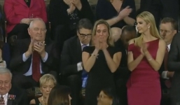 Video: Con gái Trump bị chê vì 'lộ nhiều da thịt' khi dự họp quốc hội