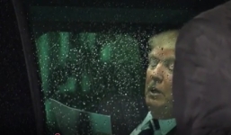 Video: Trump 'ôn lại' bài phát biểu trên xe ô tô