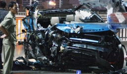 Range Rover đâm xe container, nạn nhân văng ra khỏi xe tử vong