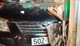 'Xe điên' Camry hất văng người phụ nữ đi đường