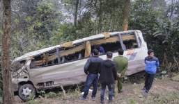 Tin mới vụ xe khách chở 23 người lao xuống vực ở Lào Cai 