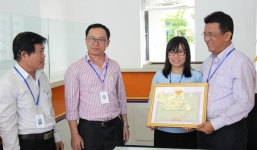 Tấm gương 8/3: Nữ nhân viên điện lực trả lại 1 tỷ đồng nhặt được