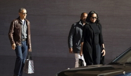 Video hot: Obama và phu nhân rạng rỡ giữa nghi án nghe lén điện thoại