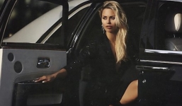 Siêu mẫu nóng bỏng của Playboy bị 'sờ gáy' vì tình nghi là gián điệp