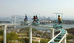 Video: Cận cảnh đường ray xe đạp đáng sợ ở Nhật Bản