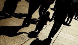 Bà ngoại bán cháu gái lấy 20 triệu đồng để trả nợ