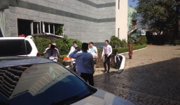 Phá khóa cửa hàng trộm...điện thoại mô hình