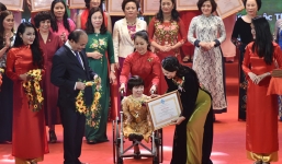 Thủ tướng dẫn thơ Đại thi hào Nga vinh danh chị em phụ nữ 