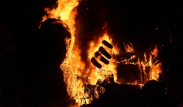 Sân khấu ra mắt phim 'Kong - Đảo đầu lâu' cháy lớn, khách chạy tán loạn